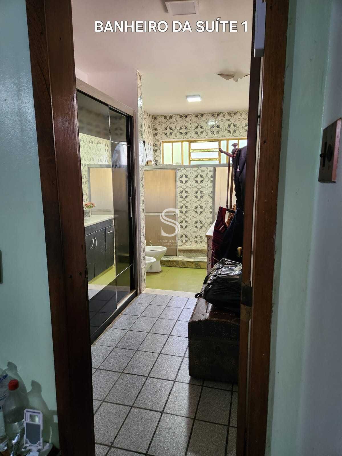Casa à venda com 9 quartos, 233m² - Foto 31