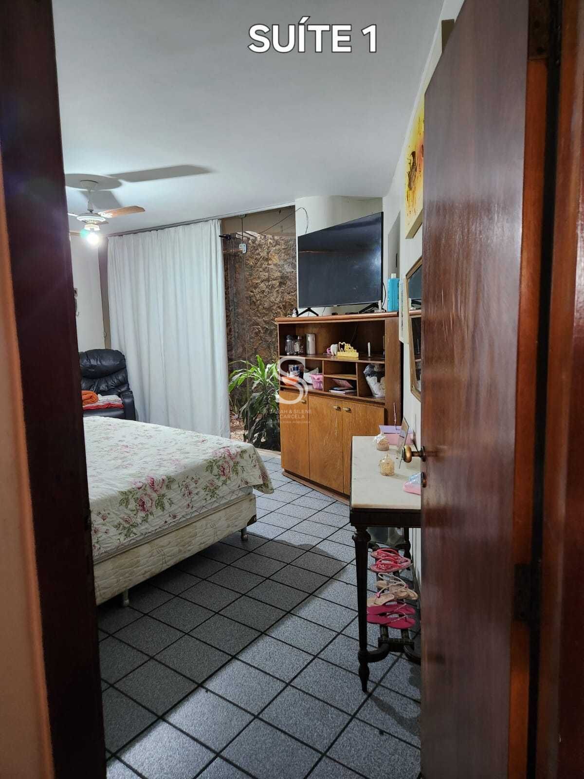 Casa à venda com 9 quartos, 233m² - Foto 30