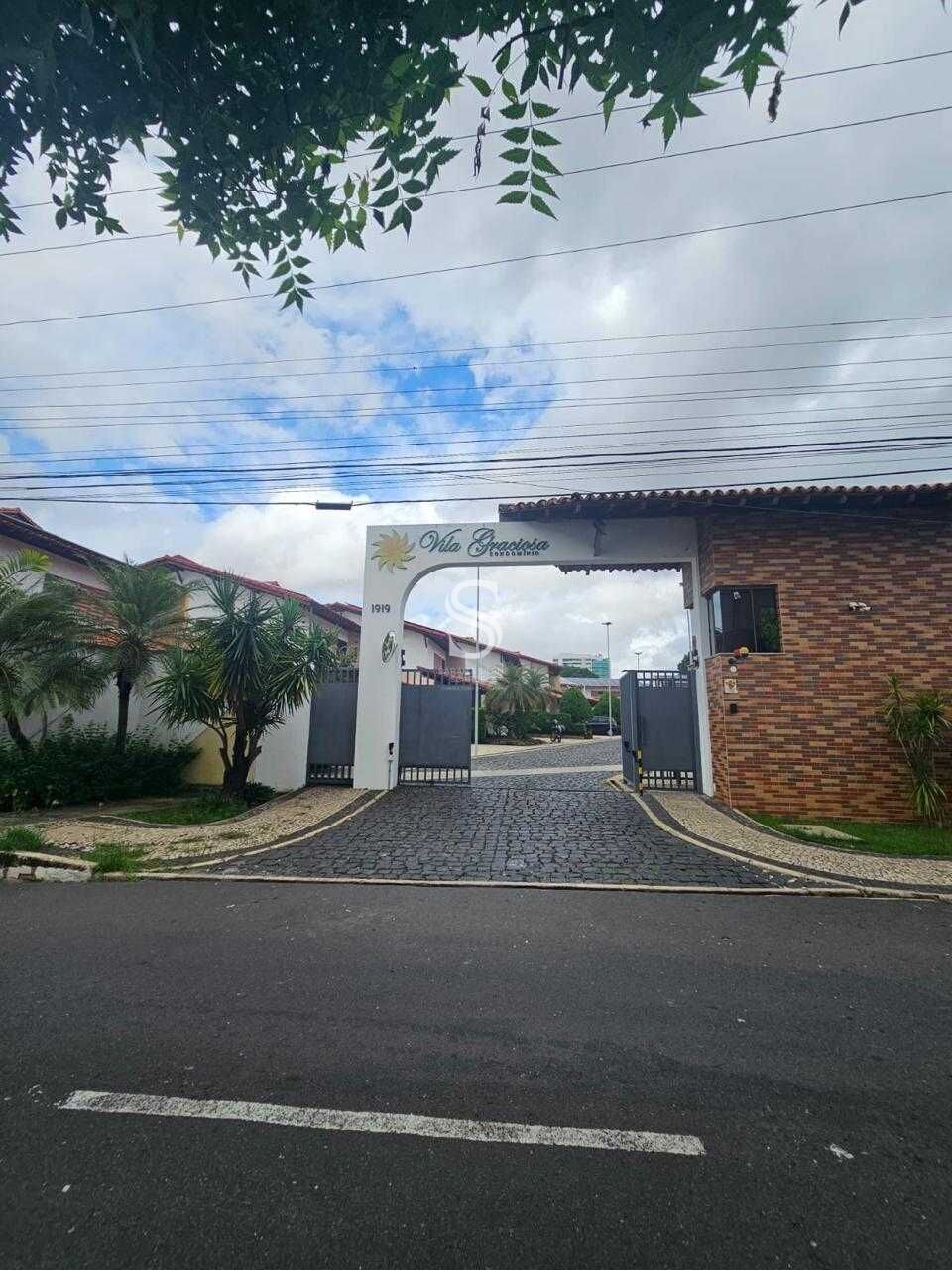 Casa de Condomínio à venda com 4 quartos, 210m² - Foto 1