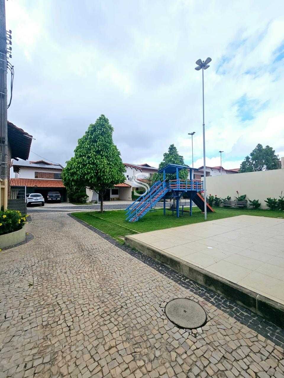 Casa de Condomínio à venda com 4 quartos, 210m² - Foto 4