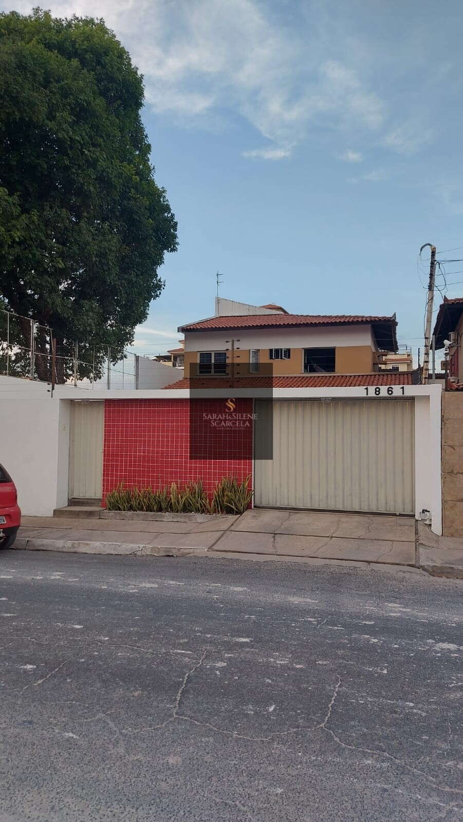 Casa à venda com 4 quartos, 181m² - Foto 1