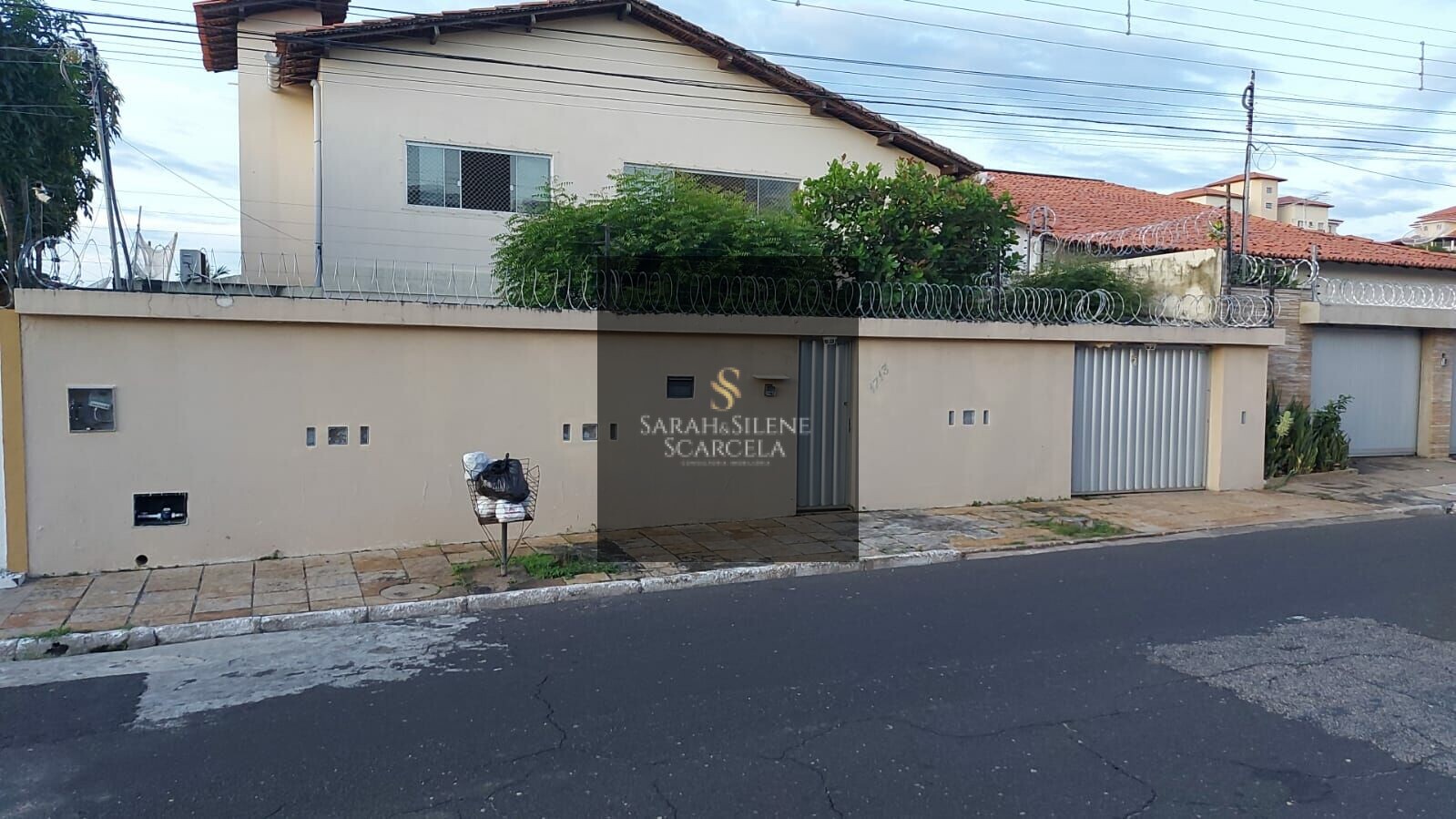 Casa à venda com 3 quartos, 256m² - Foto 2