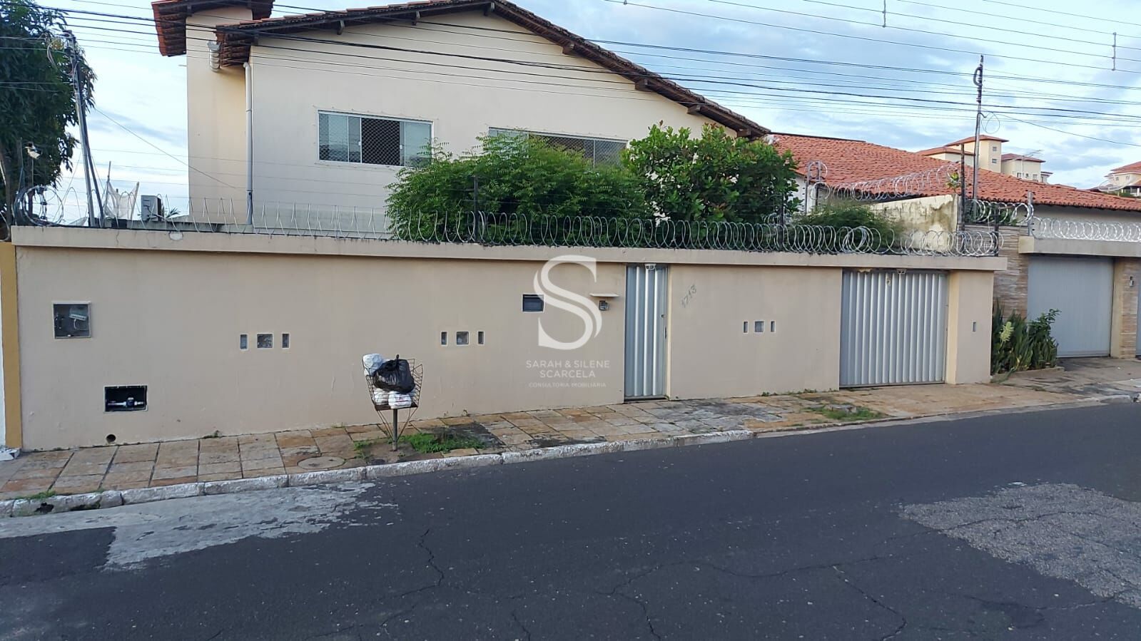 Casa à venda com 3 quartos, 256m² - Foto 2