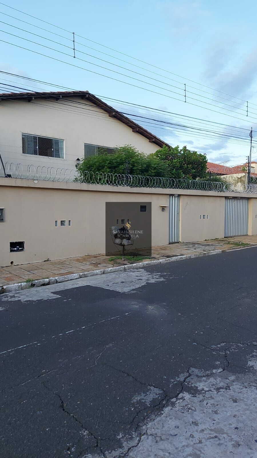 Casa à venda com 3 quartos, 256m² - Foto 1