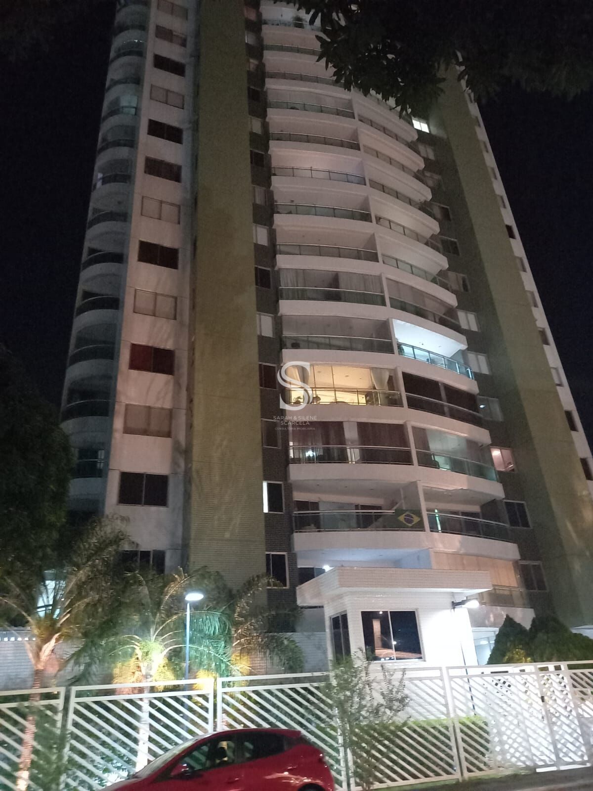 Apartamento à venda com 3 quartos, 158m² - Foto 2