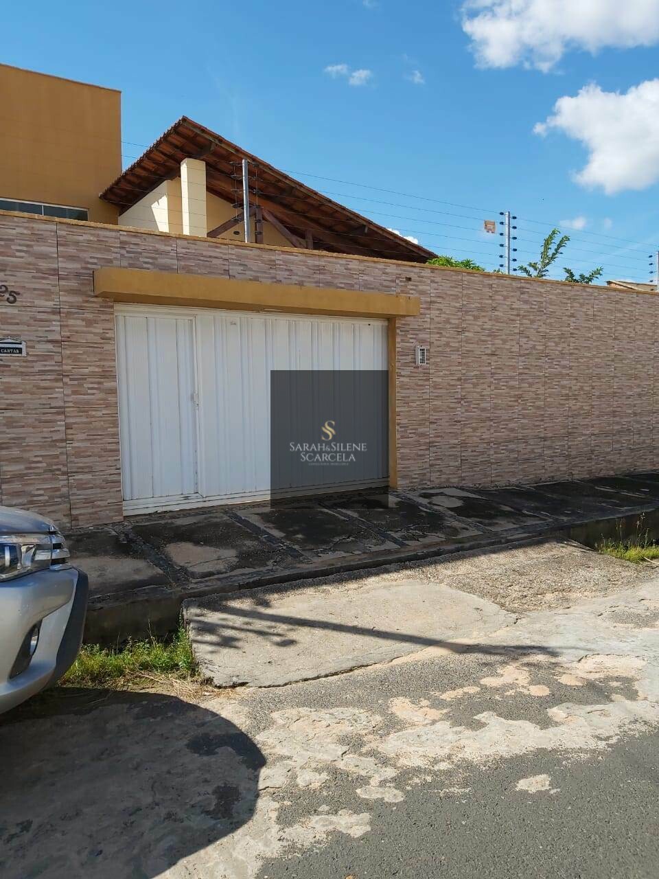 Casa à venda com 3 quartos, 243m² - Foto 1