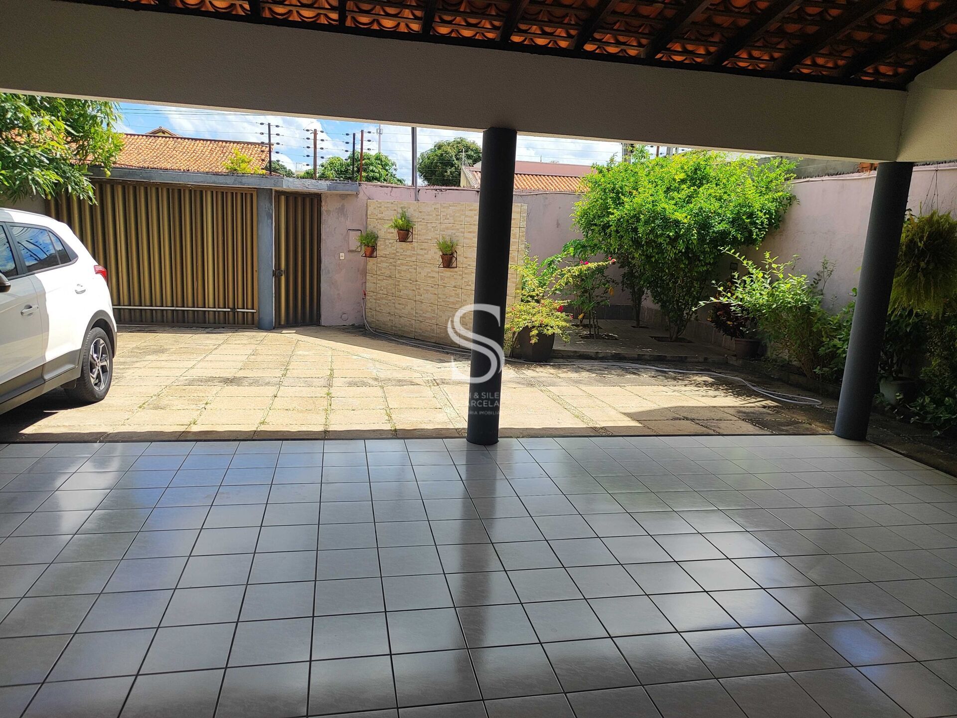 Casa à venda com 6 quartos, 342m² - Foto 2