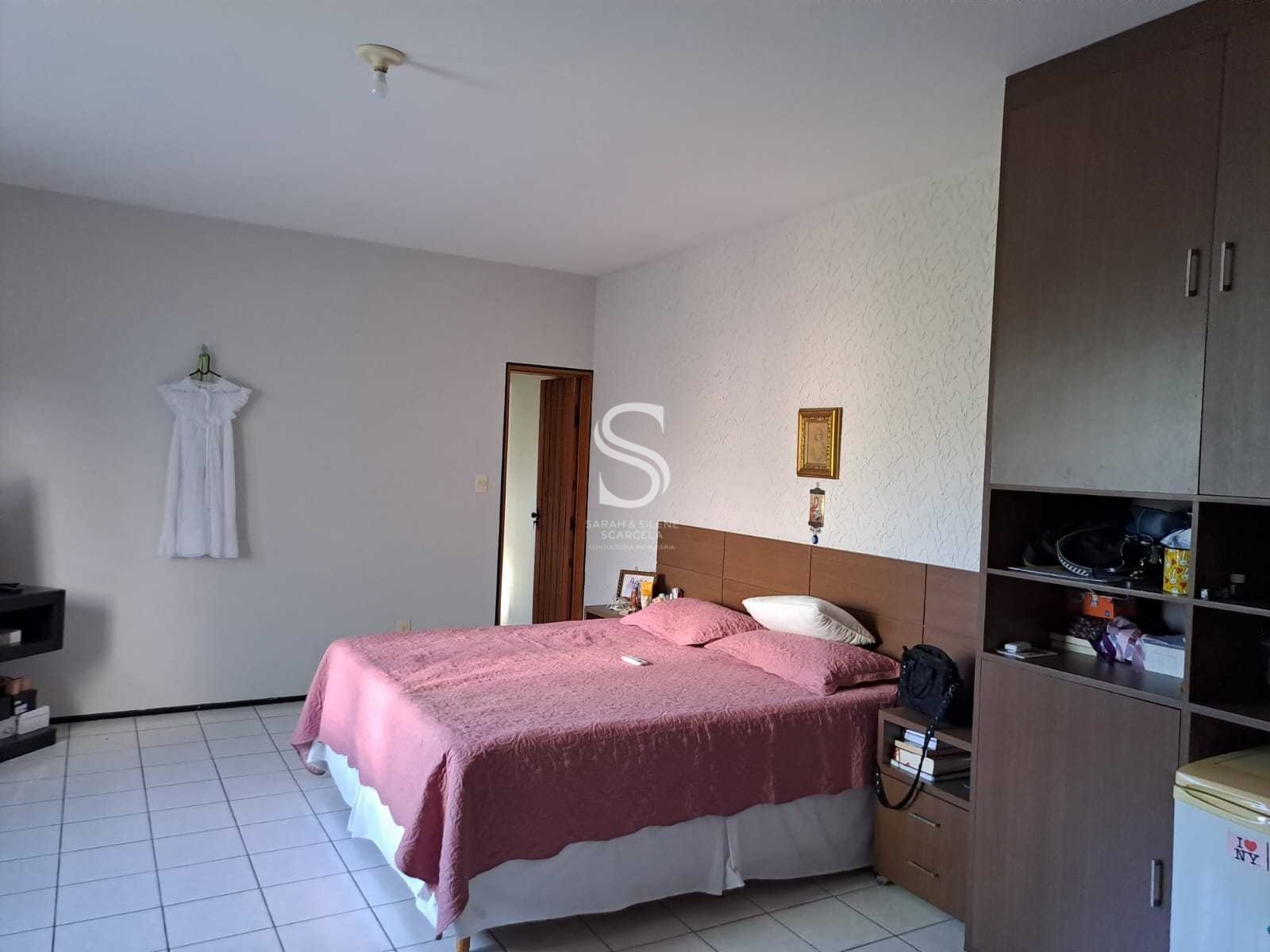 Casa à venda com 6 quartos, 342m² - Foto 13