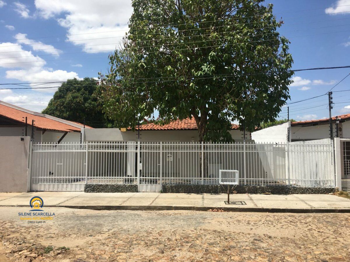 Casa à venda com 3 quartos, 300m² - Foto 2