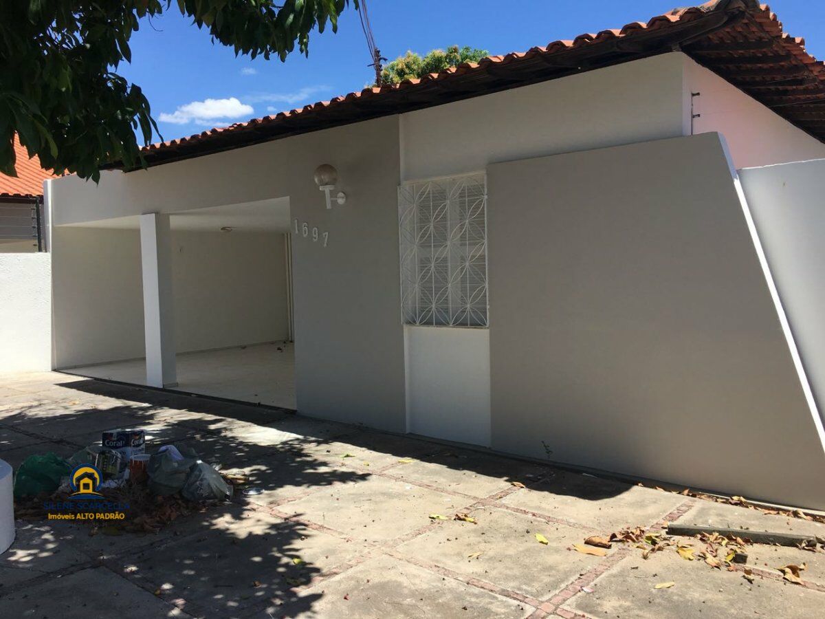 Casa à venda com 3 quartos, 300m² - Foto 1