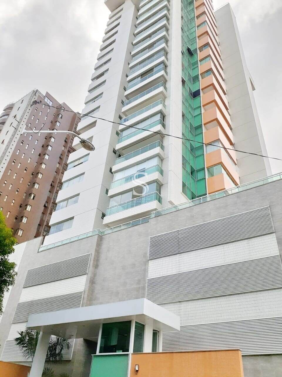 Apartamento à venda com 4 quartos, 227m² - Foto 2