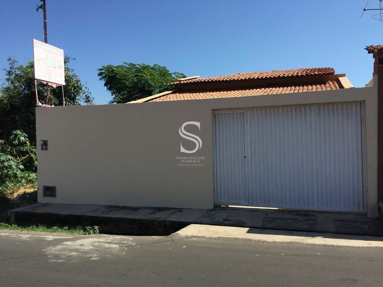 Casa à venda com 3 quartos, 90m² - Foto 1