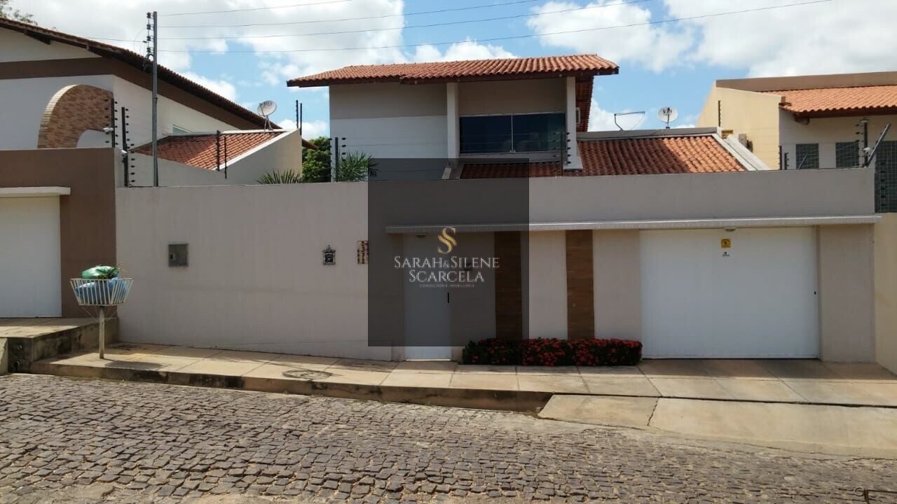 Casa à venda com 3 quartos, 222m² - Foto 1