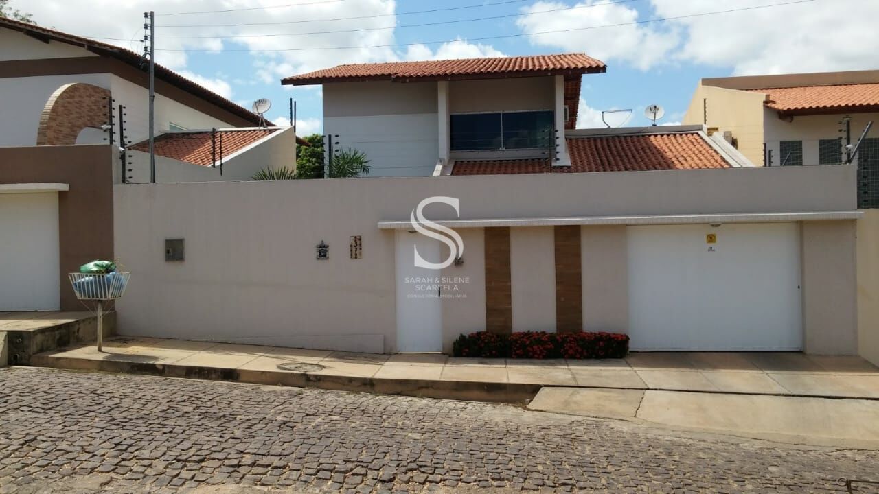 Casa, 3 quartos, 222 m² - Foto 1