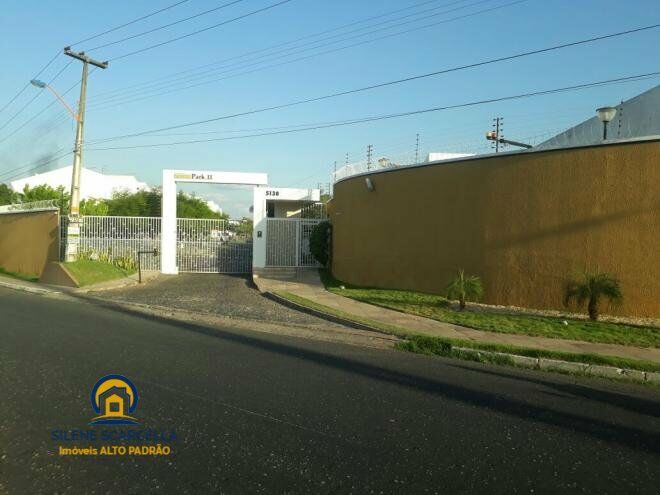 Casa de Condomínio à venda com 3 quartos, 240m² - Foto 1