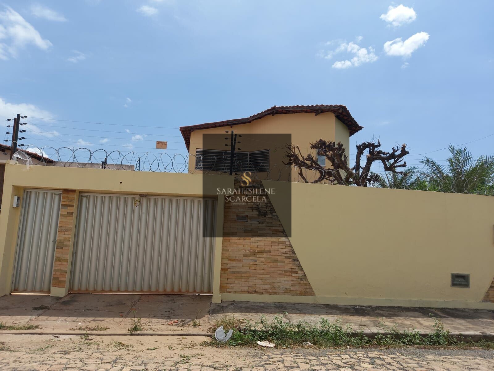 Casa à venda com 4 quartos, 250m² - Foto 2