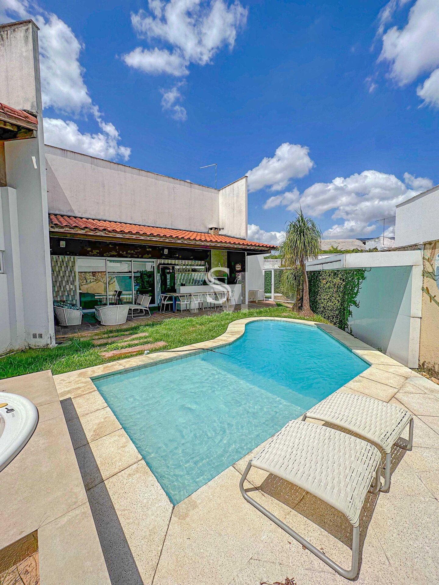 Casa de Condomínio à venda com 3 quartos, 350m² - Foto 2
