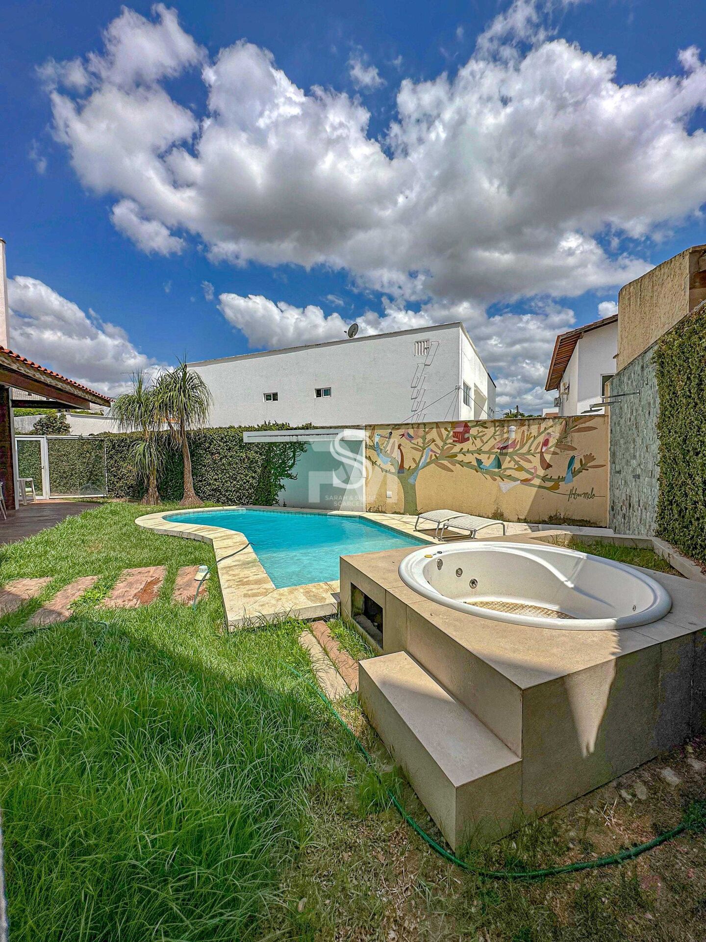 Casa de Condomínio à venda com 3 quartos, 350m² - Foto 1