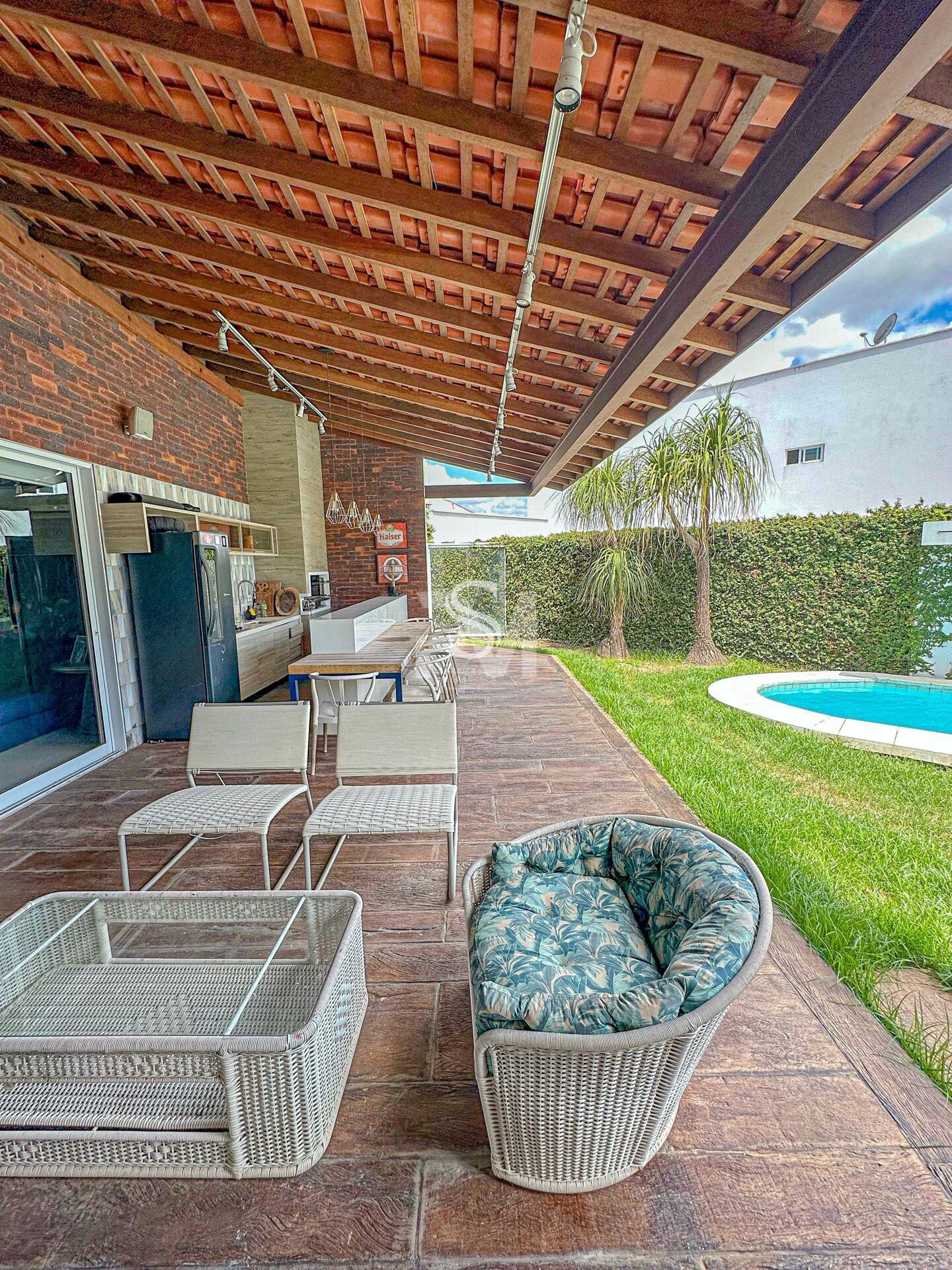 Casa de Condomínio à venda com 3 quartos, 350m² - Foto 3