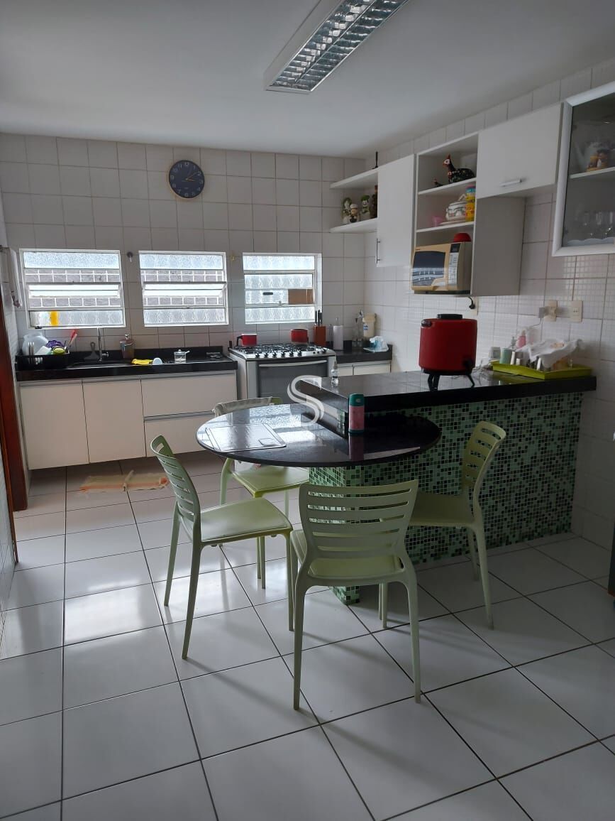Casa à venda com 4 quartos, 240m² - Foto 15