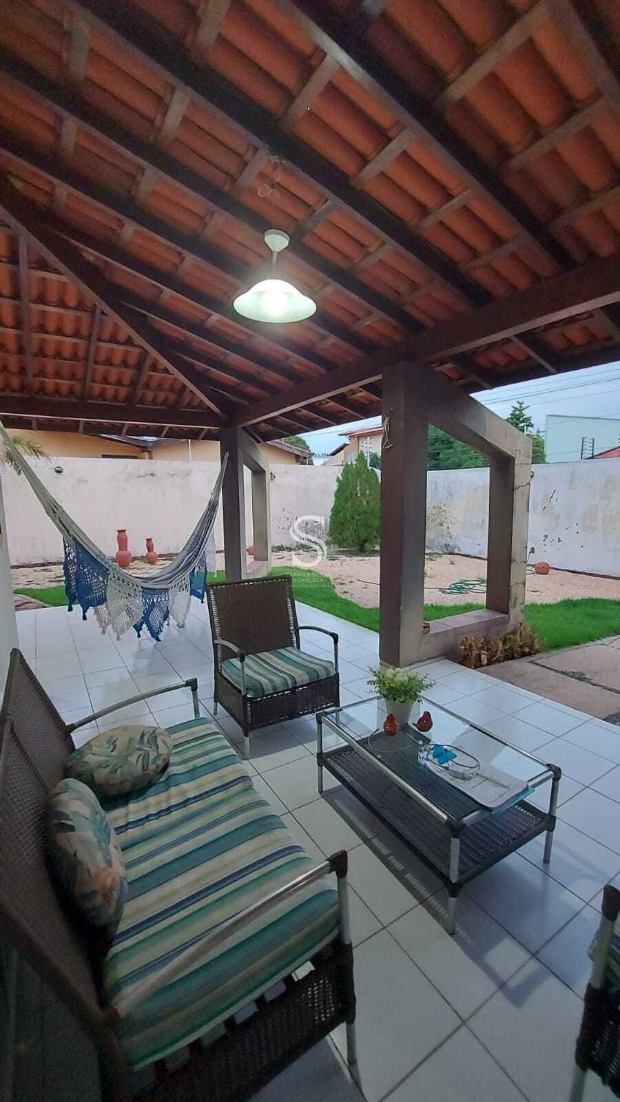 Casa à venda com 3 quartos, 225m² - Foto 1
