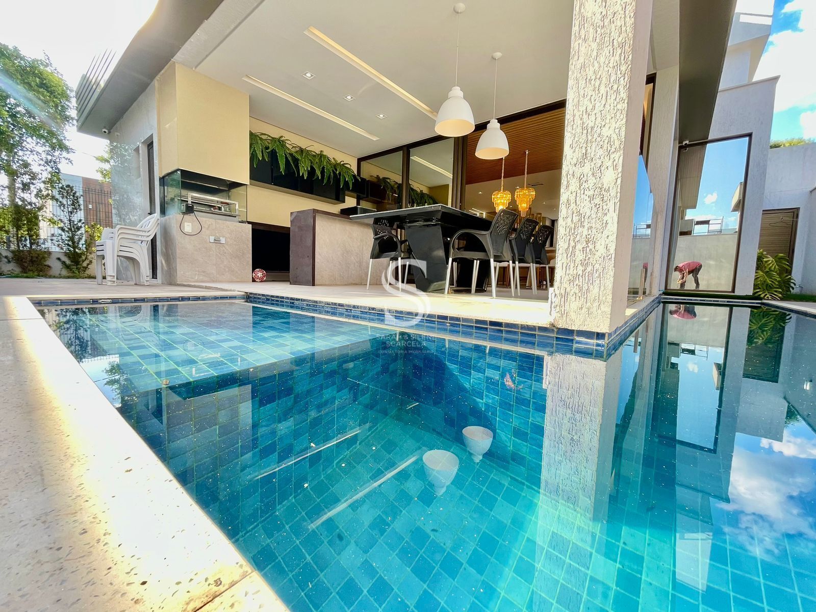 Casa de Condomínio à venda com 3 quartos, 301m² - Foto 1
