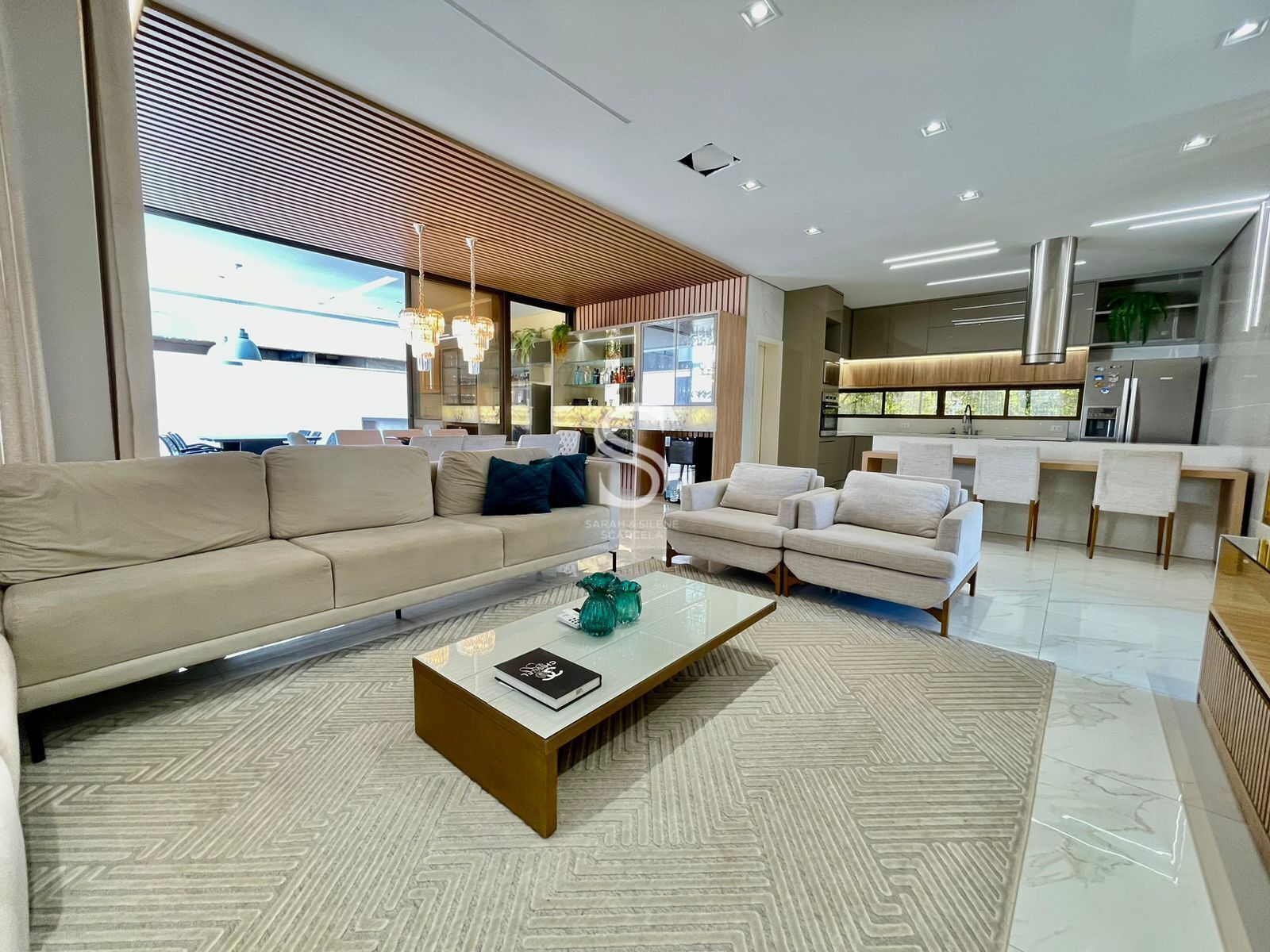 Casa de Condomínio à venda com 3 quartos, 301m² - Foto 2