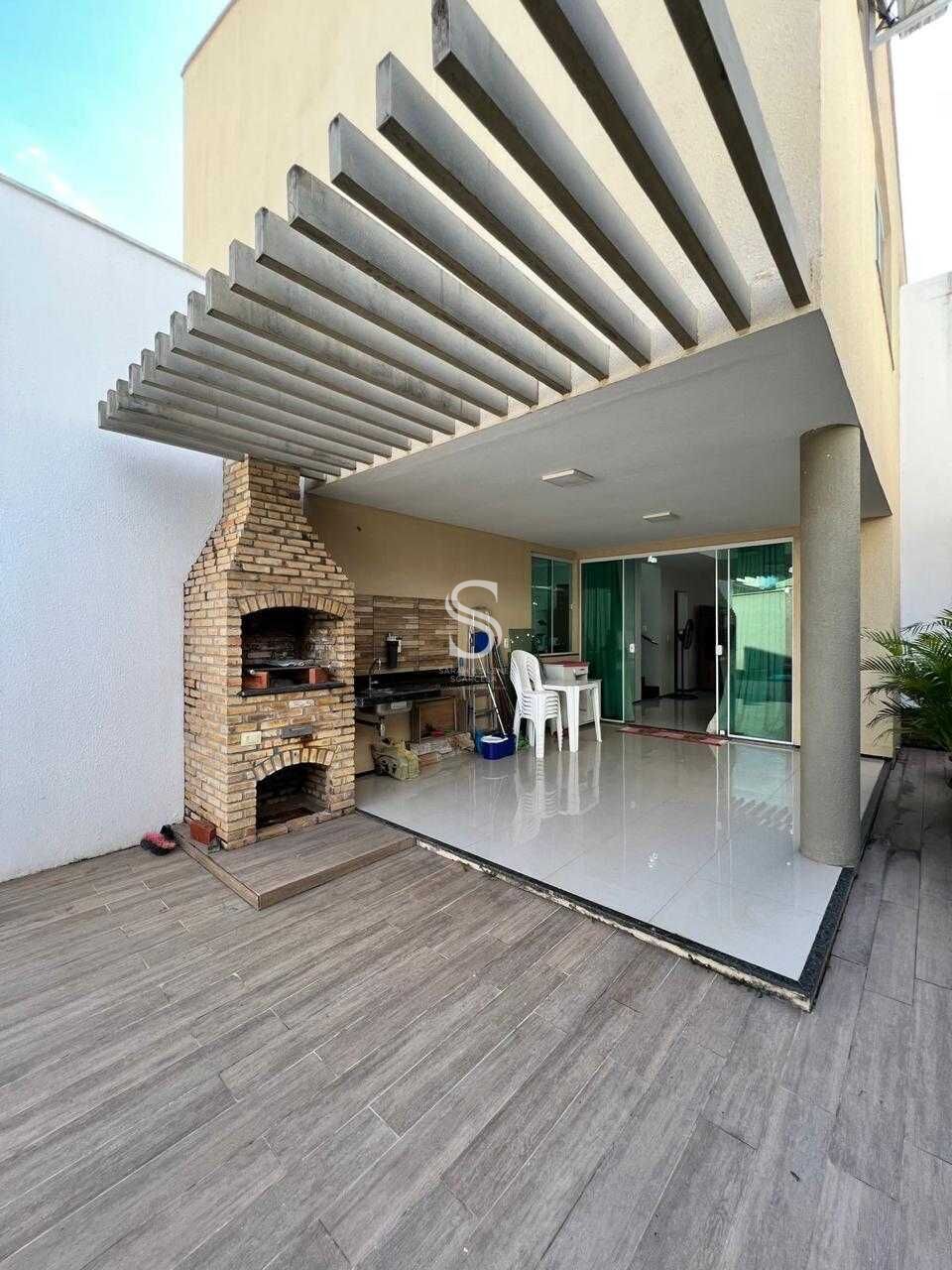 Casa de Condomínio à venda com 4 quartos, 180m² - Foto 1