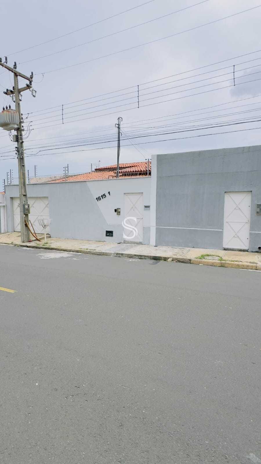 Casa, 4 quartos, 390 m² - Foto 1