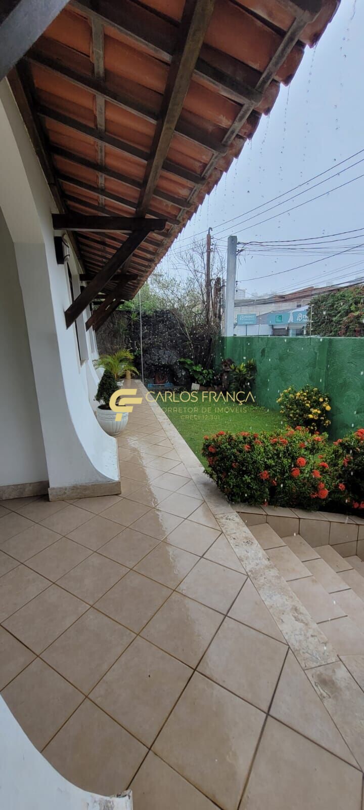 Casa à venda com 5 quartos, 120m² - Foto 1