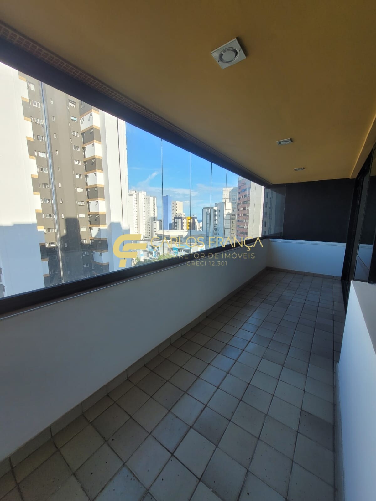 Apartamento à venda com 4 quartos, 203m² - Foto 2