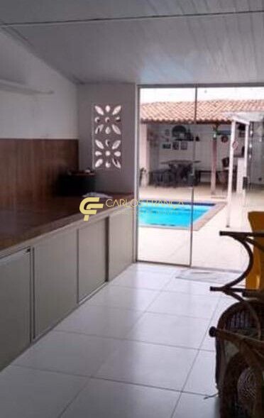 Casa à venda com 4 quartos, 220m² - Foto 1