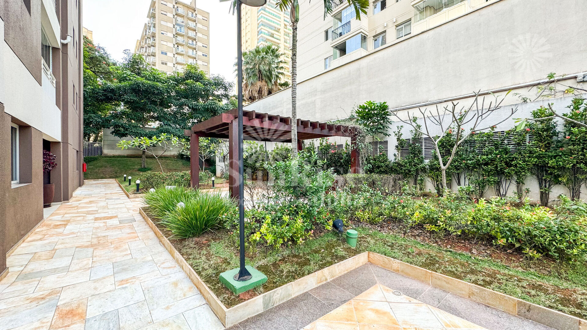 Apartamento para alugar com 2 quartos, 96m² - Foto 37