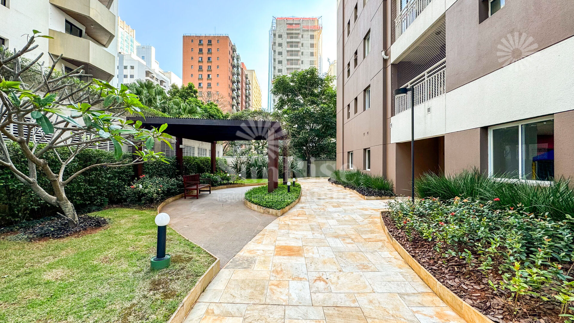 Apartamento para alugar com 2 quartos, 96m² - Foto 39