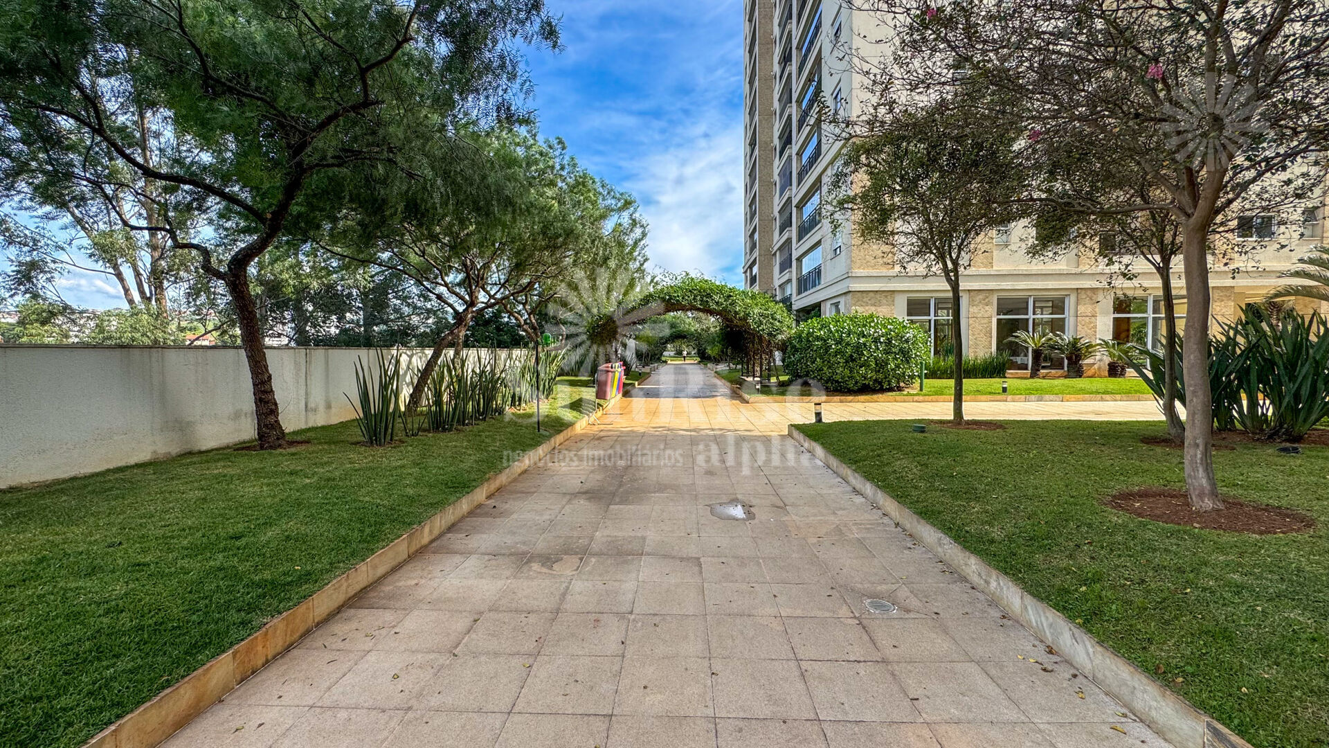 Apartamento para alugar com 2 quartos, 110m² - Foto 45