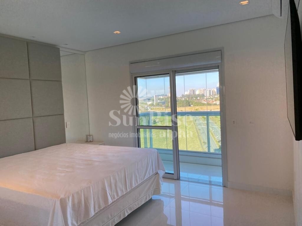 Apartamento para alugar com 3 quartos, 200m² - Foto 16