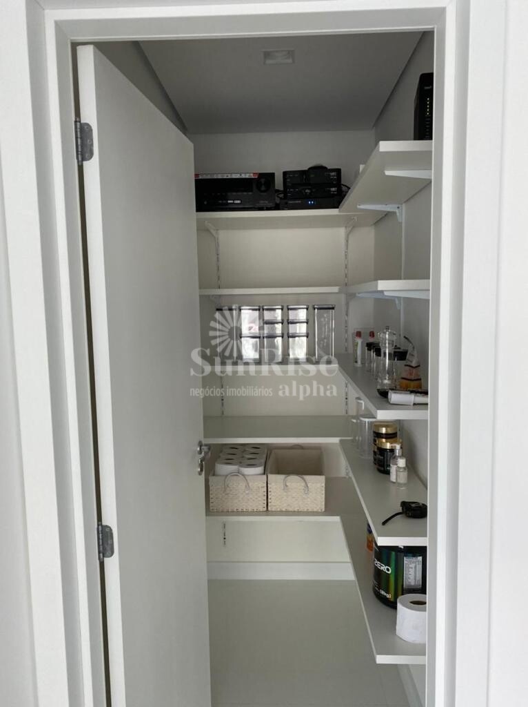 Apartamento para alugar com 3 quartos, 200m² - Foto 14