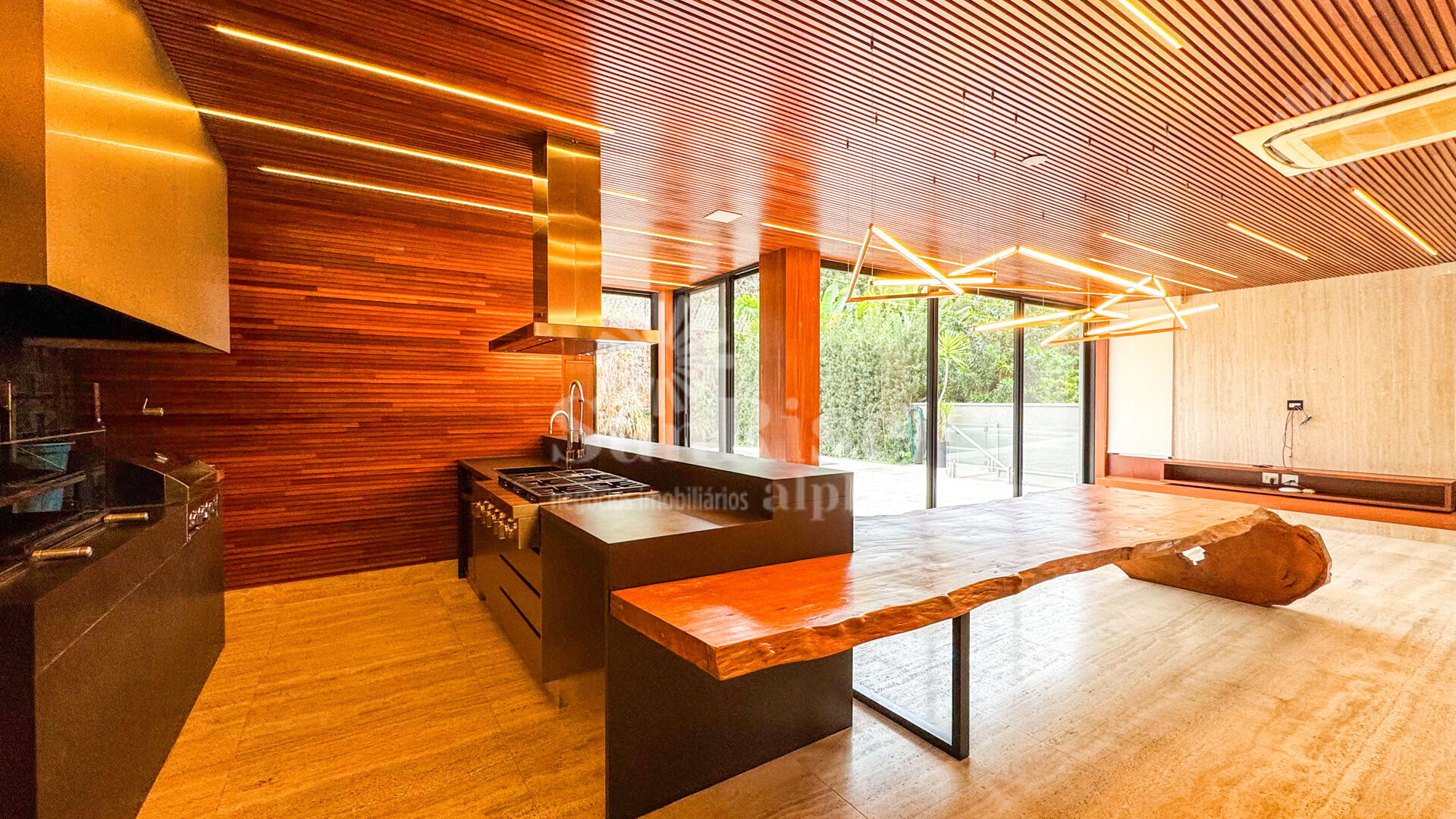 Casa à venda com 4 quartos, 650m² - Foto 9