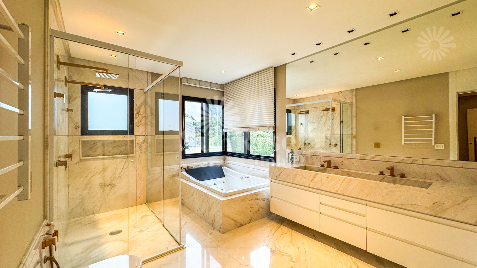 Casa à venda com 4 quartos, 650m² - Foto 25