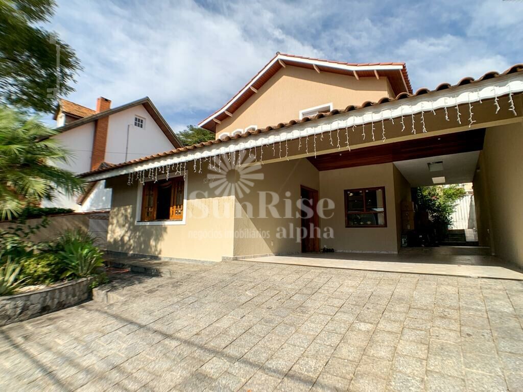 Casa à venda com 4 quartos, 378m² - Foto 1