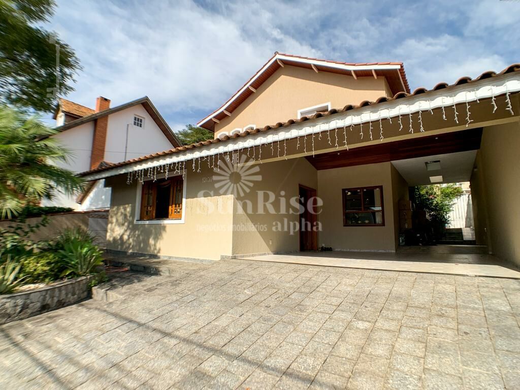 Casa à venda com 4 quartos, 378m² - Foto 1