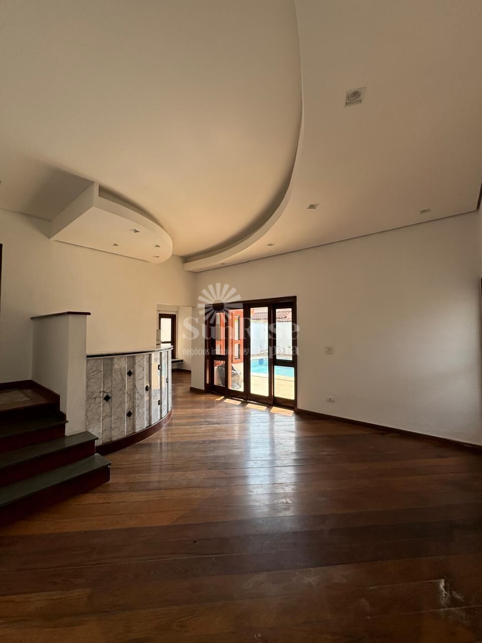 Casa à venda com 3 quartos, 420m² - Foto 2