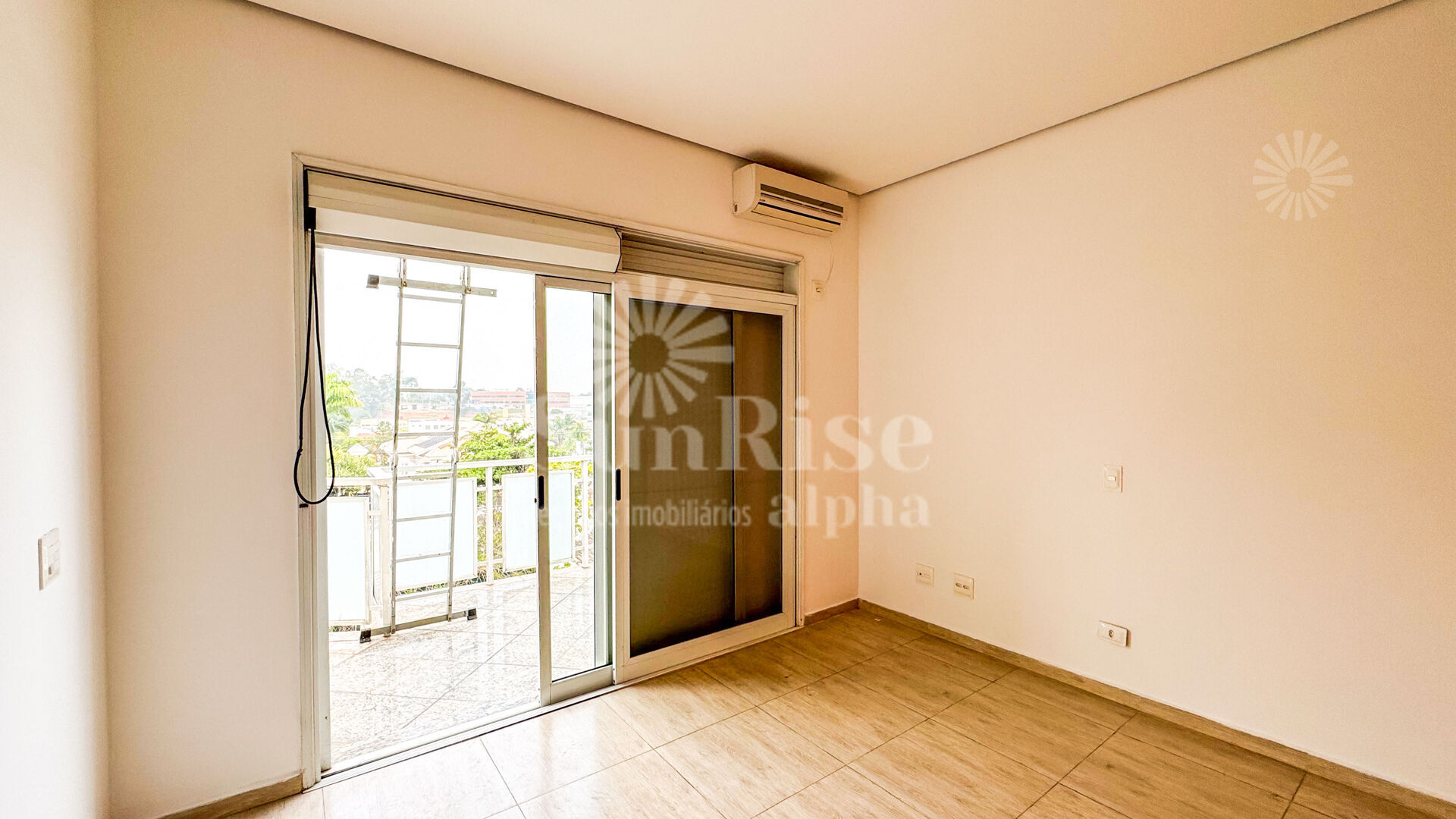 Casa para alugar com 4 quartos, 600m² - Foto 11