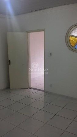 Casa à venda com 2 quartos, 100m² - Foto 2