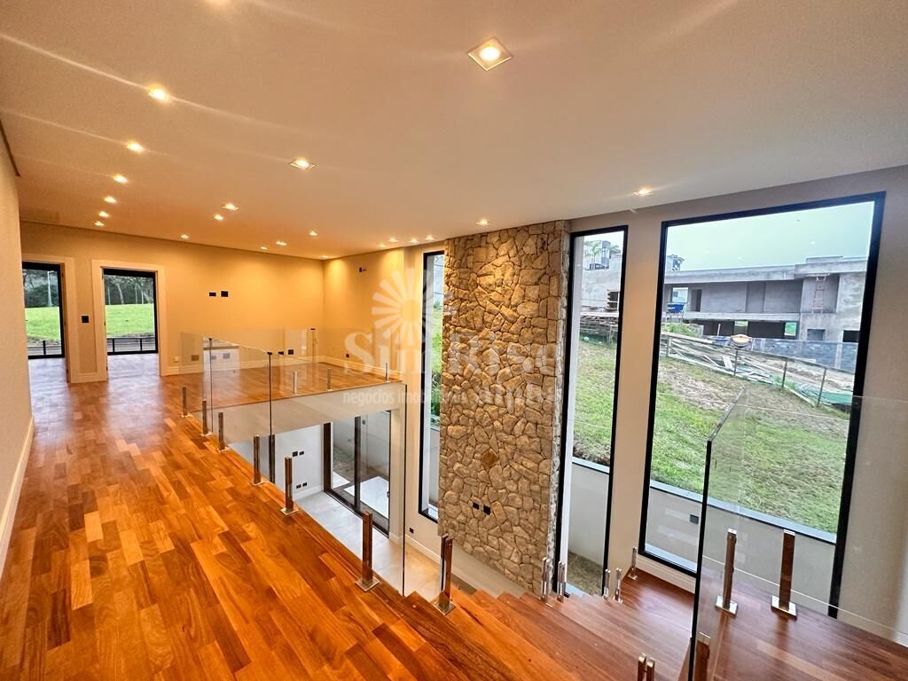 Casa de Condomínio à venda com 4 quartos, 440m² - Foto 1