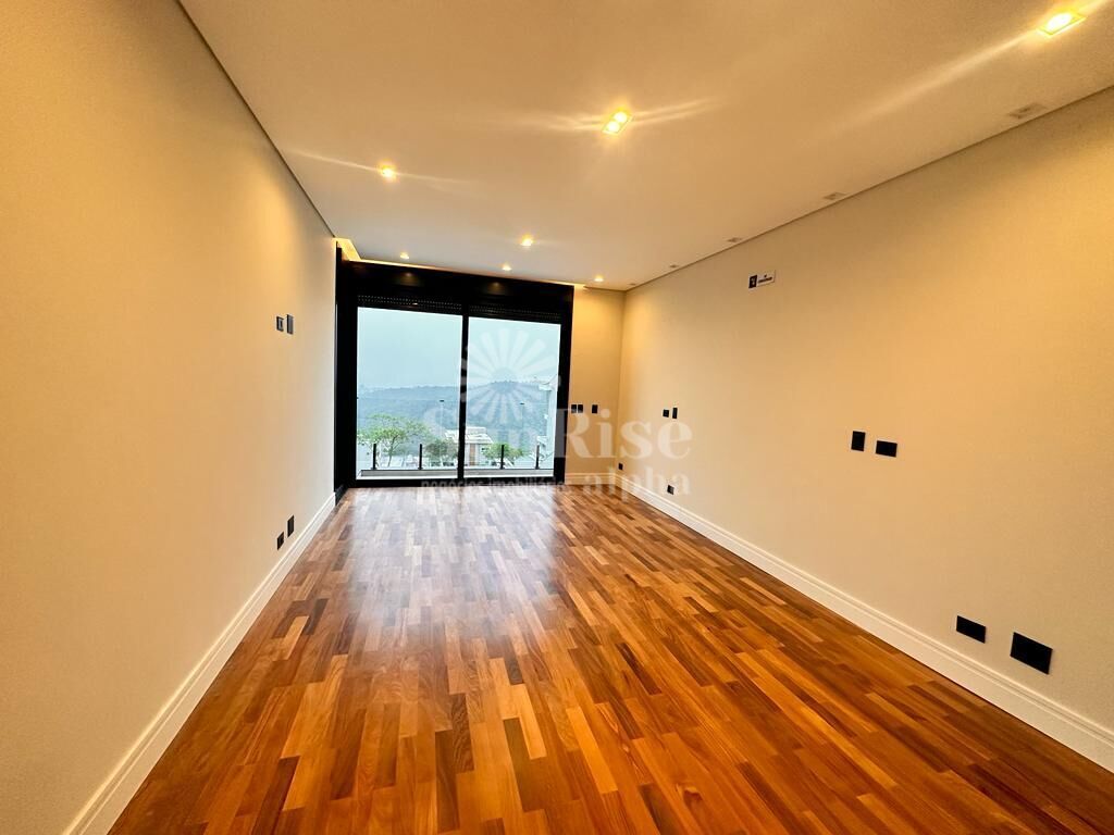 Casa de Condomínio à venda com 4 quartos, 440m² - Foto 2