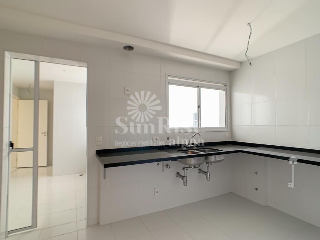 Apartamento à venda com 3 quartos, 243m² - Foto 2