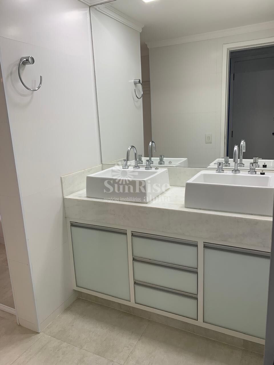 Apartamento para alugar com 3 quartos, 130m² - Foto 9