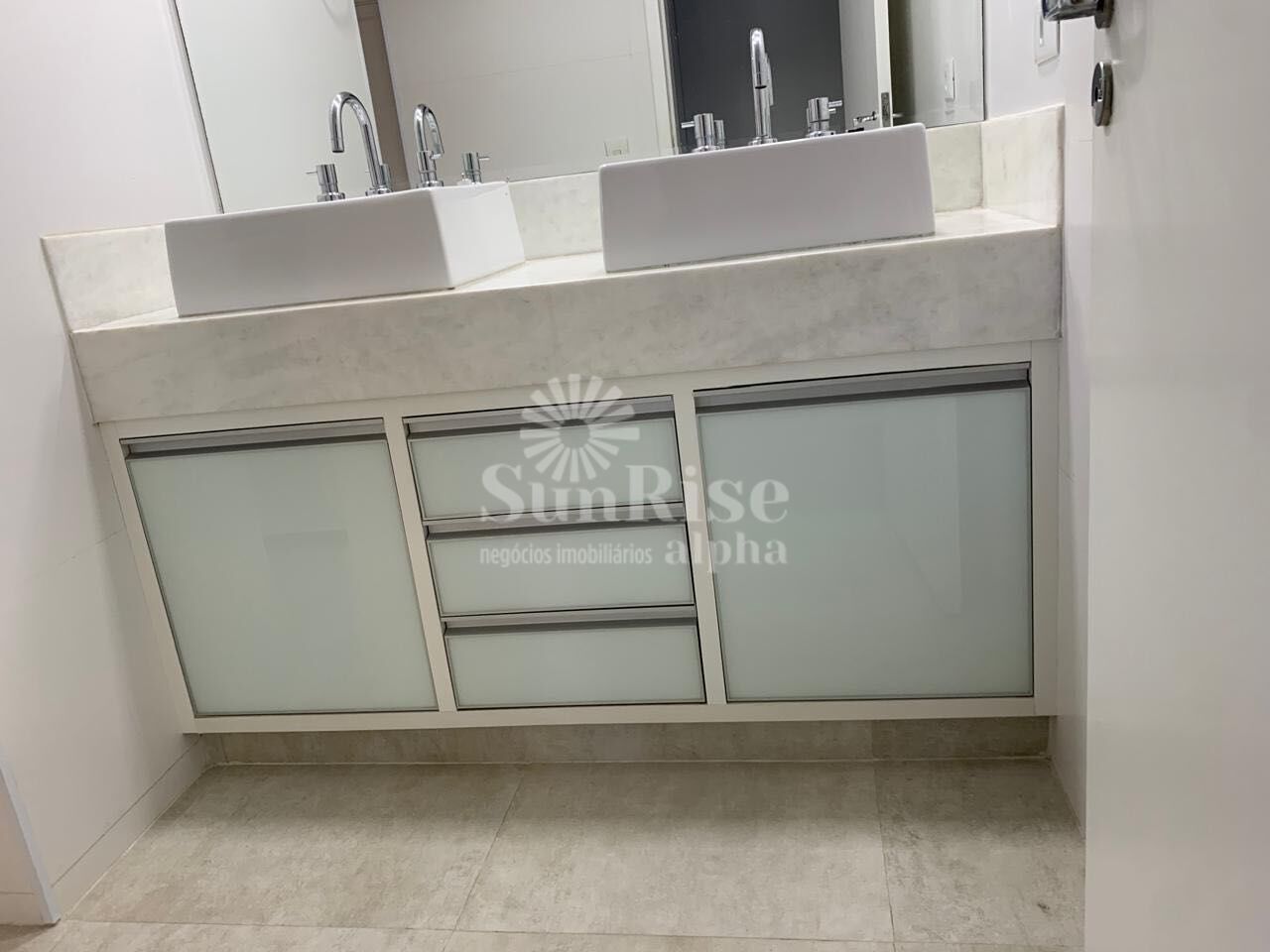 Apartamento para alugar com 3 quartos, 130m² - Foto 8