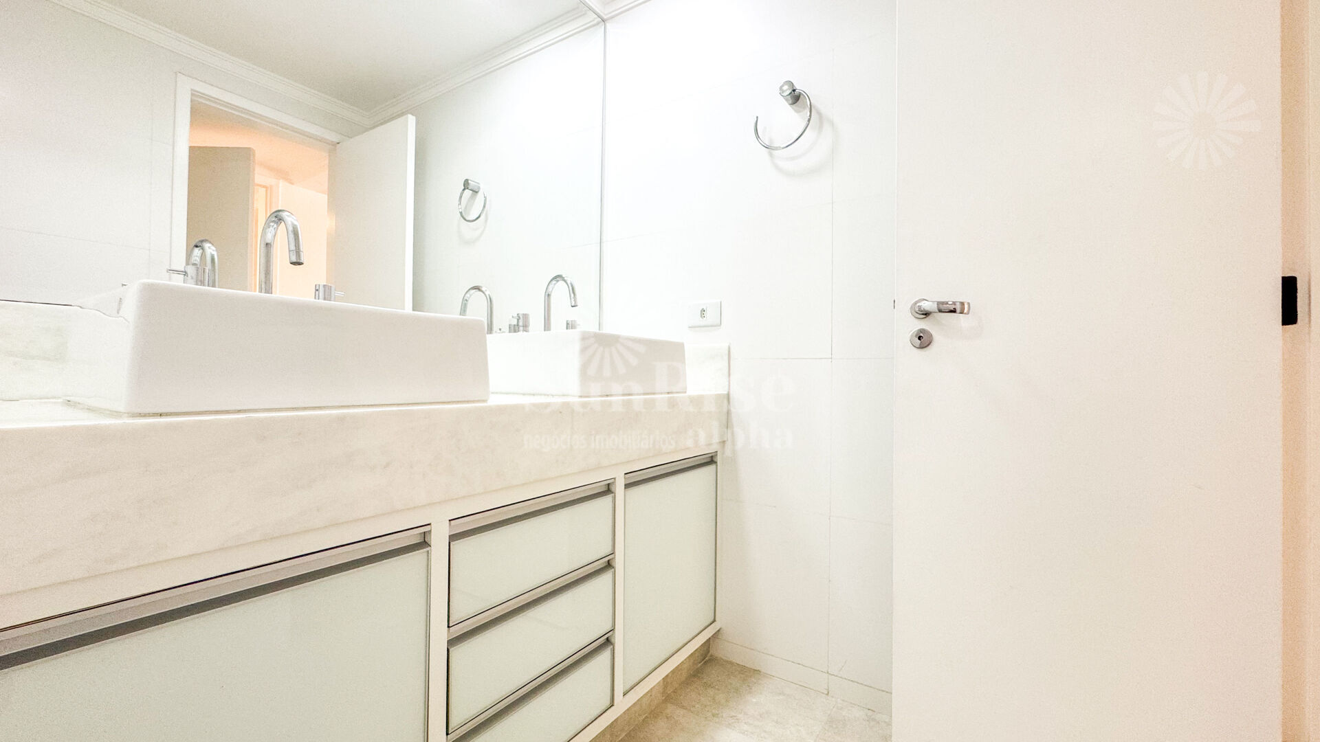 Apartamento para alugar com 3 quartos, 130m² - Foto 40
